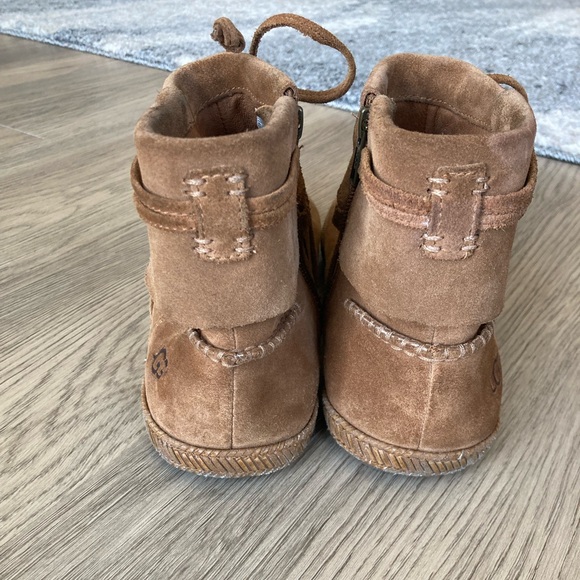 UGG reid Women's Chestnut Ankle Booties - Picture 5 of 11